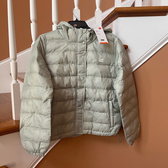 Levi’s NWT Sz Med Edie packable jacket; lightweight, synthetic down puffer - Picture 5 of 14